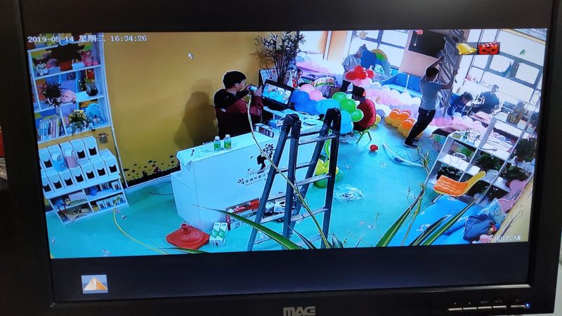 线路布设是弱电安防系统安装的关键环节。施工过程中，应遵循以下原则：